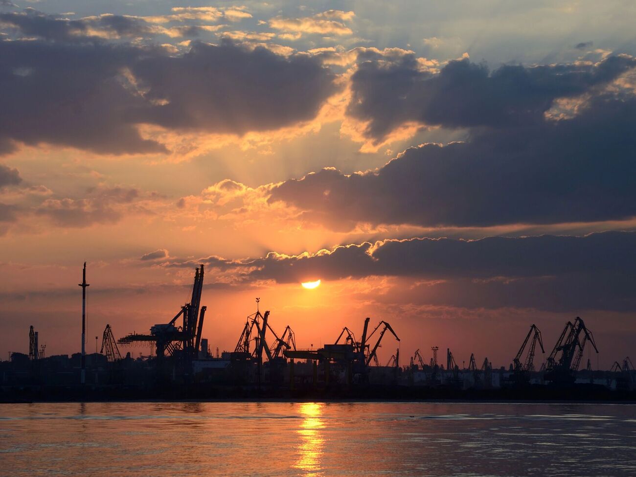 Ціллю окупантів стала припортова інфраструктура Одеси, зазначили в ОВА