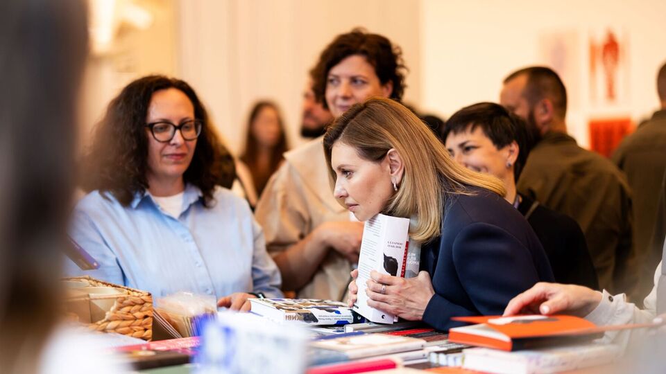 Зеленська: Спалені книги. Вони мали пахнути типографською фарбою, а пахнуть горем