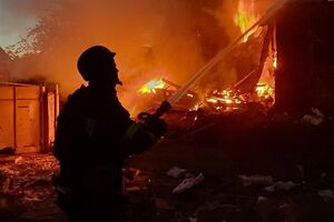В результате обстрела загорелся дом, спасатели потушили пожар