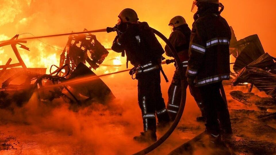 Самый большой пожар возник в складских помещениях с общей площадью около 3 тыс. м²