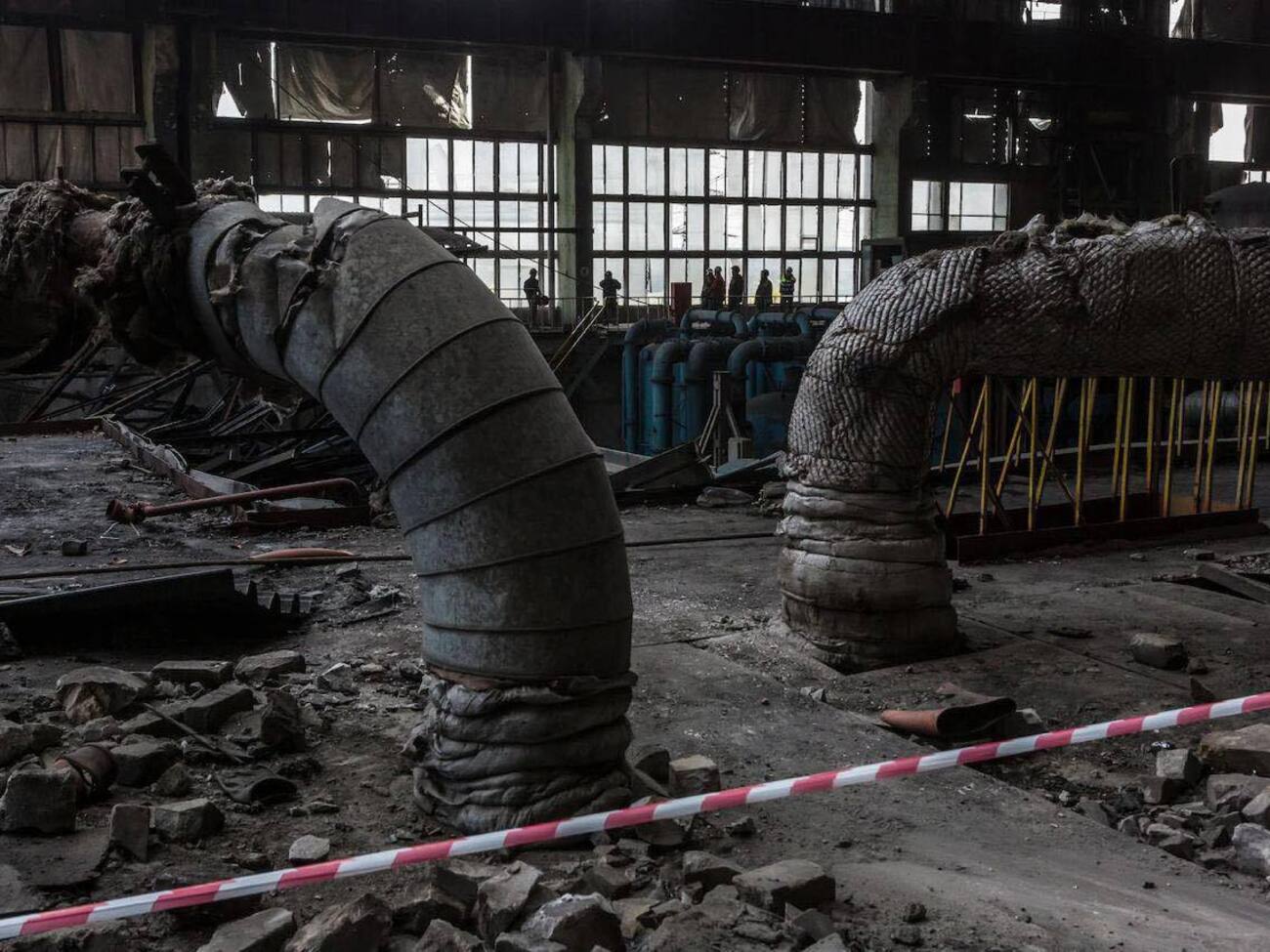 Унаслідок обстрілу було знеструмлено підстанцію, а разом із нею – дві шахти