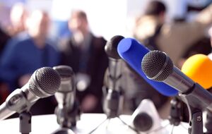 Карандеев подчеркнул, что ведутся переговоры по возвращению журналистов