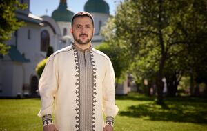 У Бога на плече – шеврон с украинским флагом, сказал в поздравлении президент