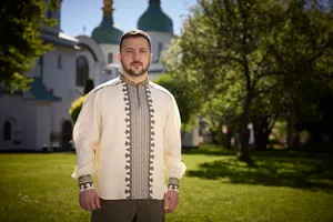 У Бога на плече – шеврон с украинским флагом, сказал в поздравлении президент