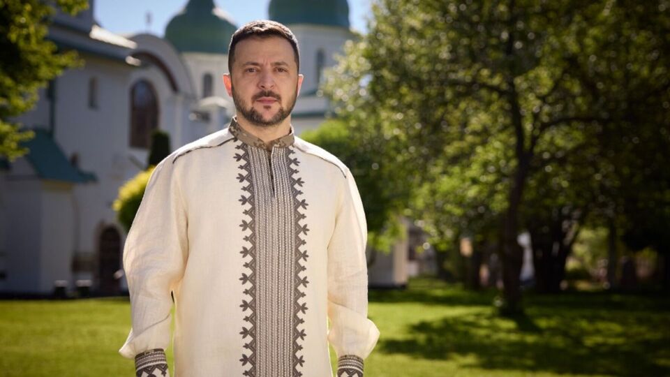 Модель вишиванки, яку обрав Зеленський, створили 2022 року