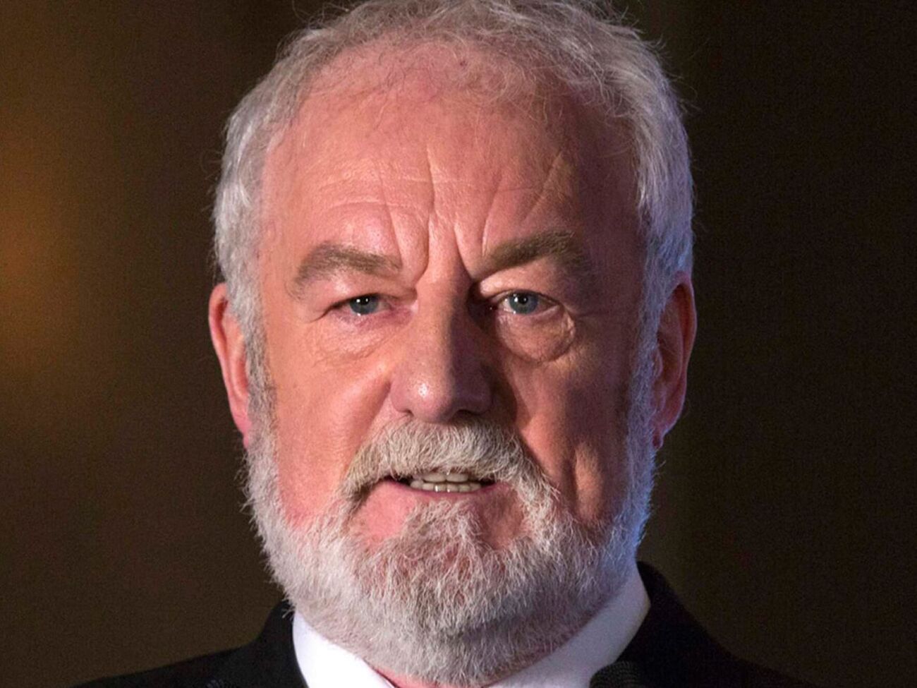 Хилл родился в декабре 1944 года в Манчестере