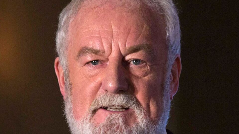 Хилл родился в декабре 1944 года в Манчестере