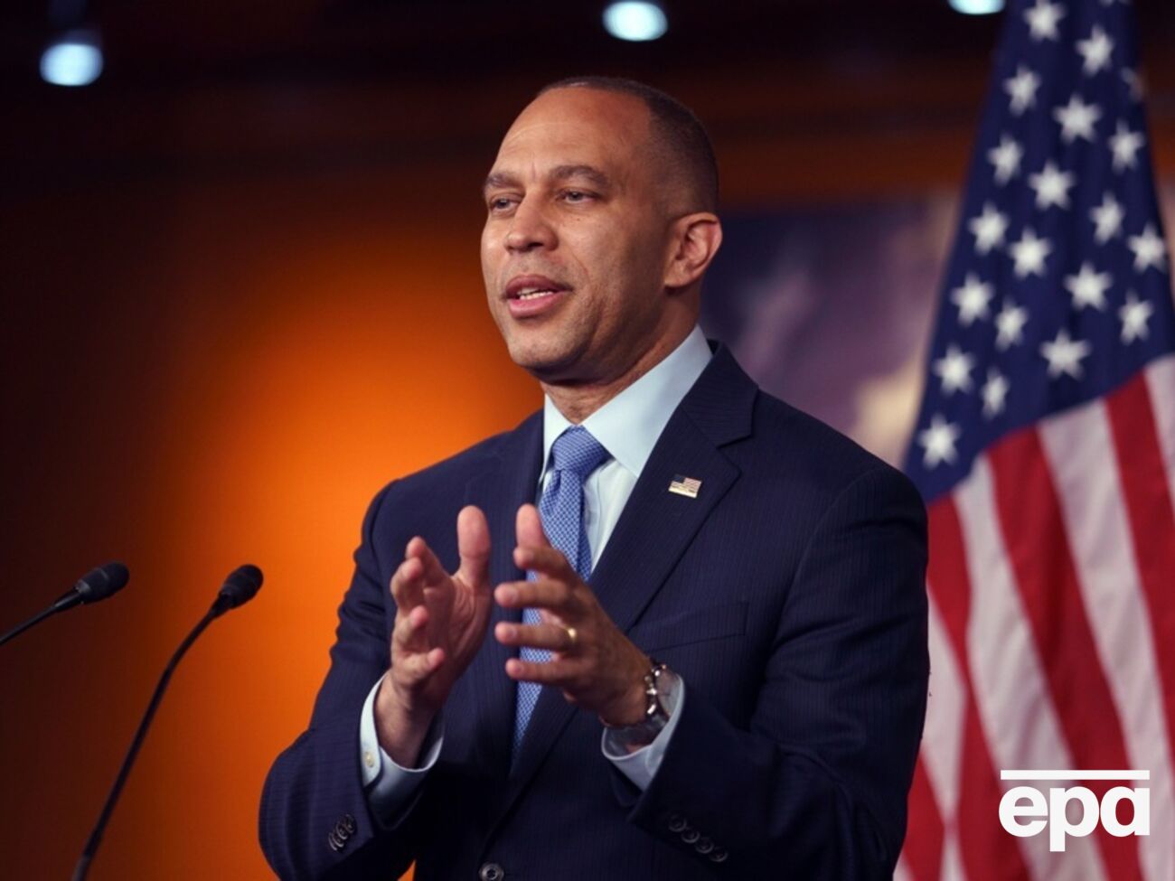 Джеффрис подчеркнул, что США не могут позволить Украине пасть