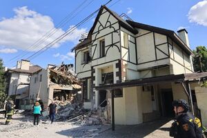 На участке значительно разрушены два дома, контужен охранник