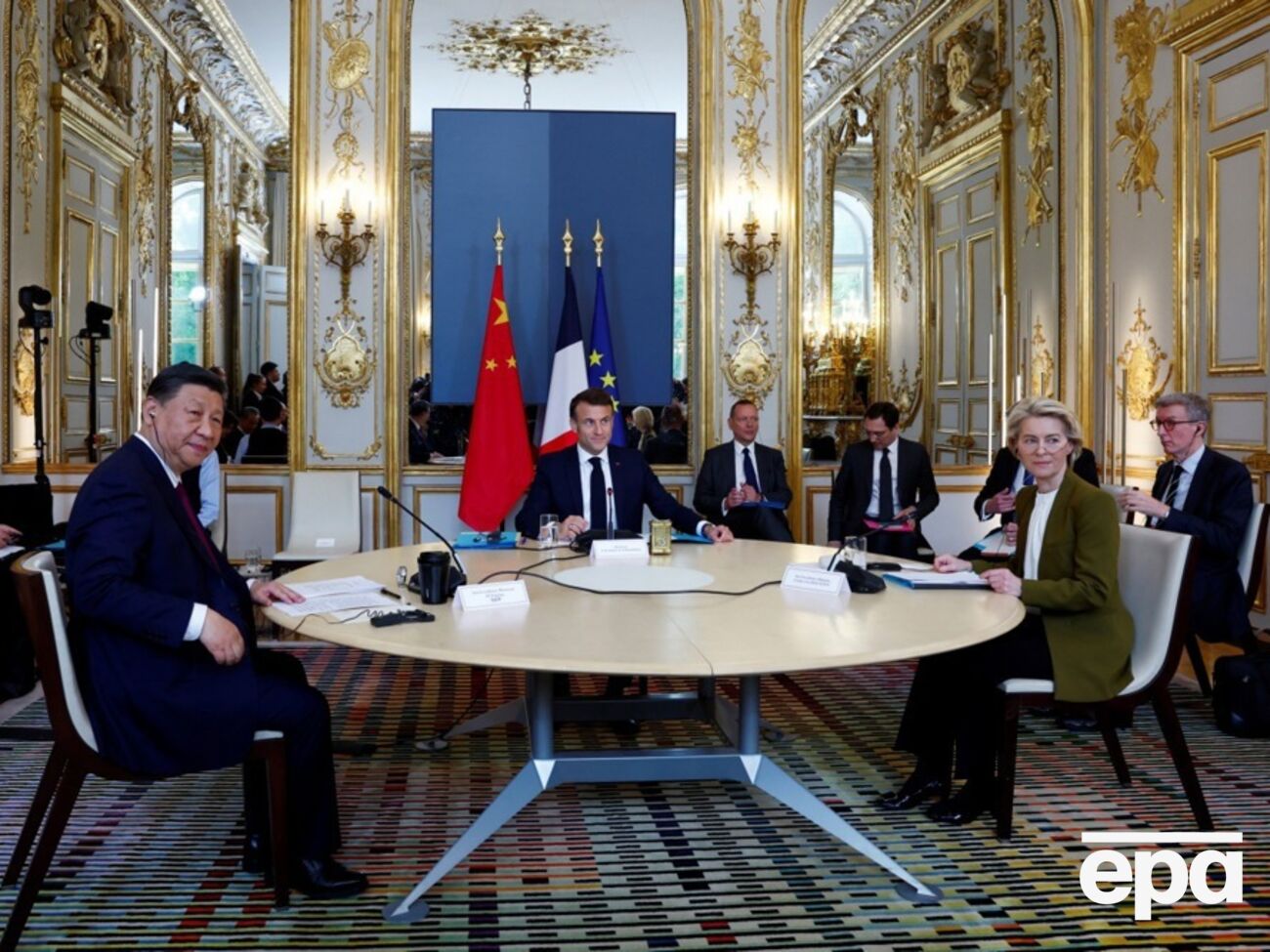 Си Цзиньпин находится в Париже с двухдневным визитом