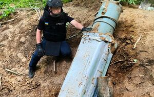 Сапери вивезли з Голосіївського лісу уламки ракети Х-69 і її бойову частину, яка не розірвалася