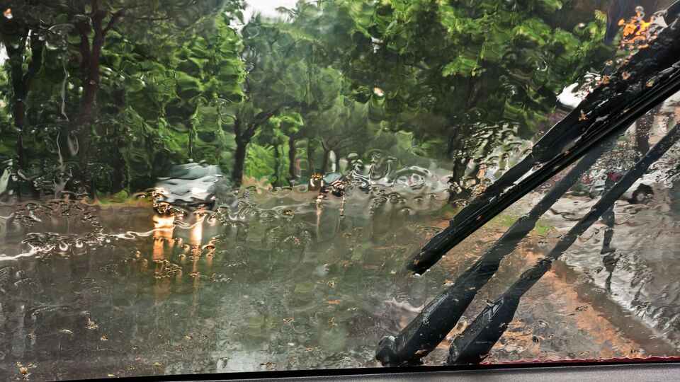 Синоптики ожидают, что непогода в Украине продержится до конца сегодняшнего дня