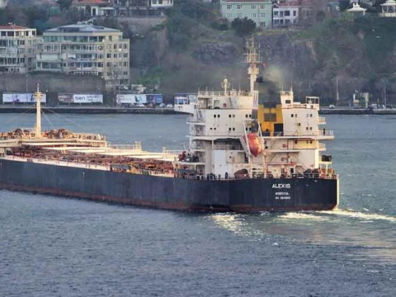 У судна ALEXIS во время прохождения Босфора отказал двигатель