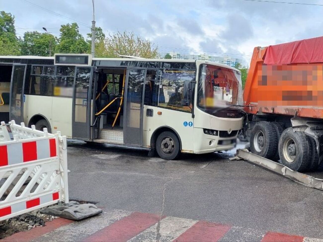 В ДТП пострадали водитель автобуса и шестеро пассажиров