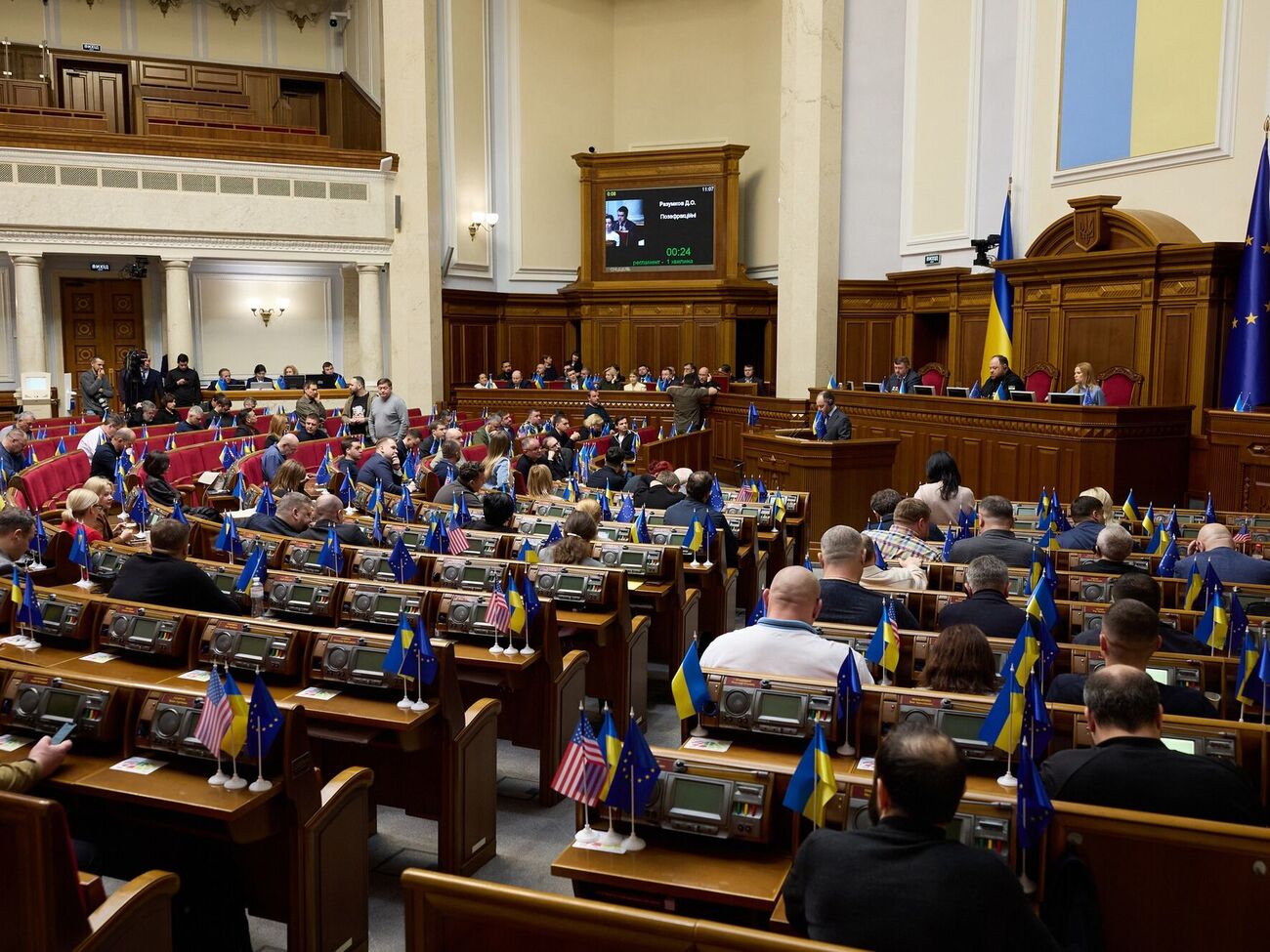 Парламент рассмотрит предложения президента на заседании 8 мая