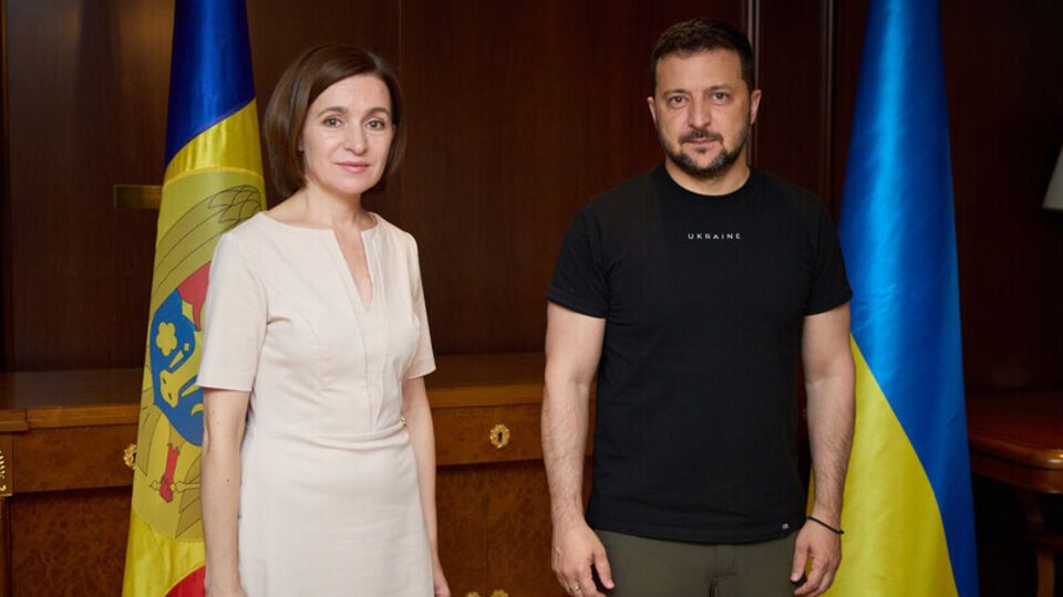 Санду уверена, что, как и Зеленский, не уехала бы из страны