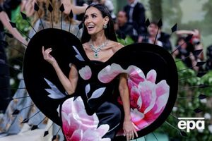 Мур появилась на Met Gala впервые за последние пять лет