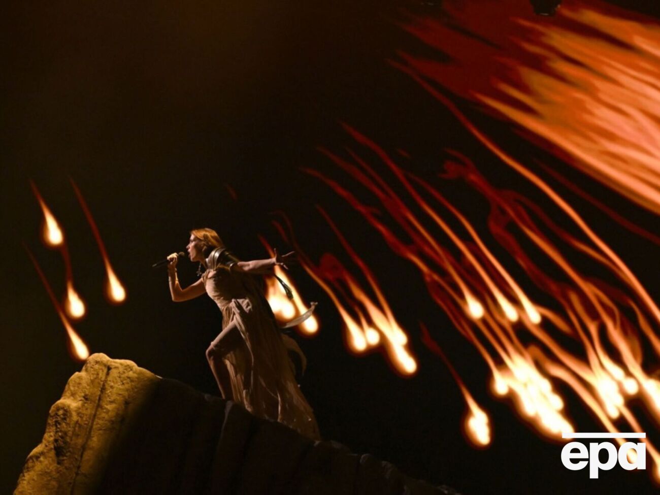 alyona alyona и Jerry Heil исполнили песню Teresa & Maria