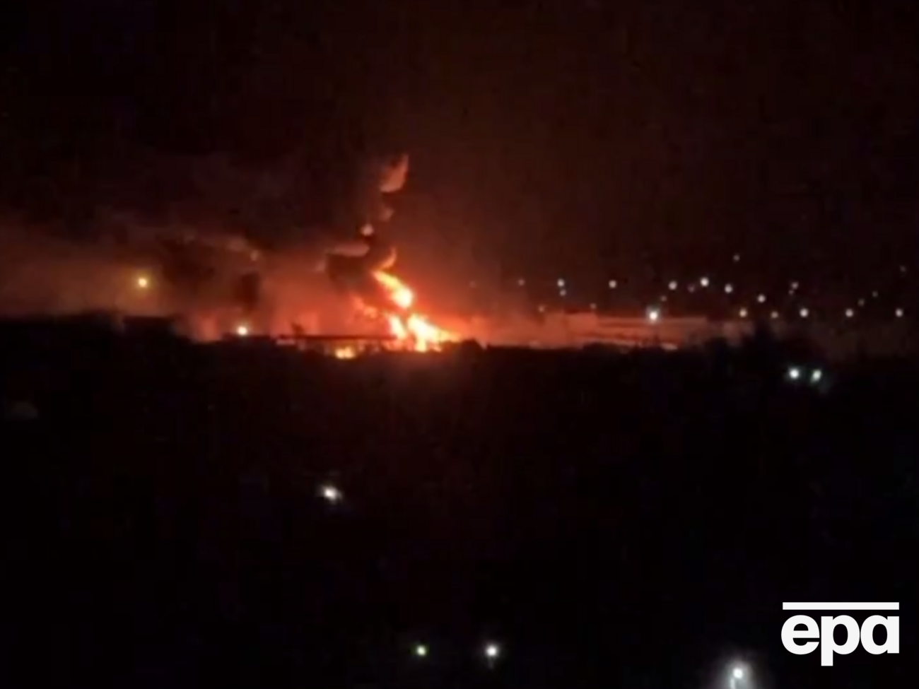 У Луганську після прильотів горять нафтобаза і газогін високого тиску, заявив Пасічник