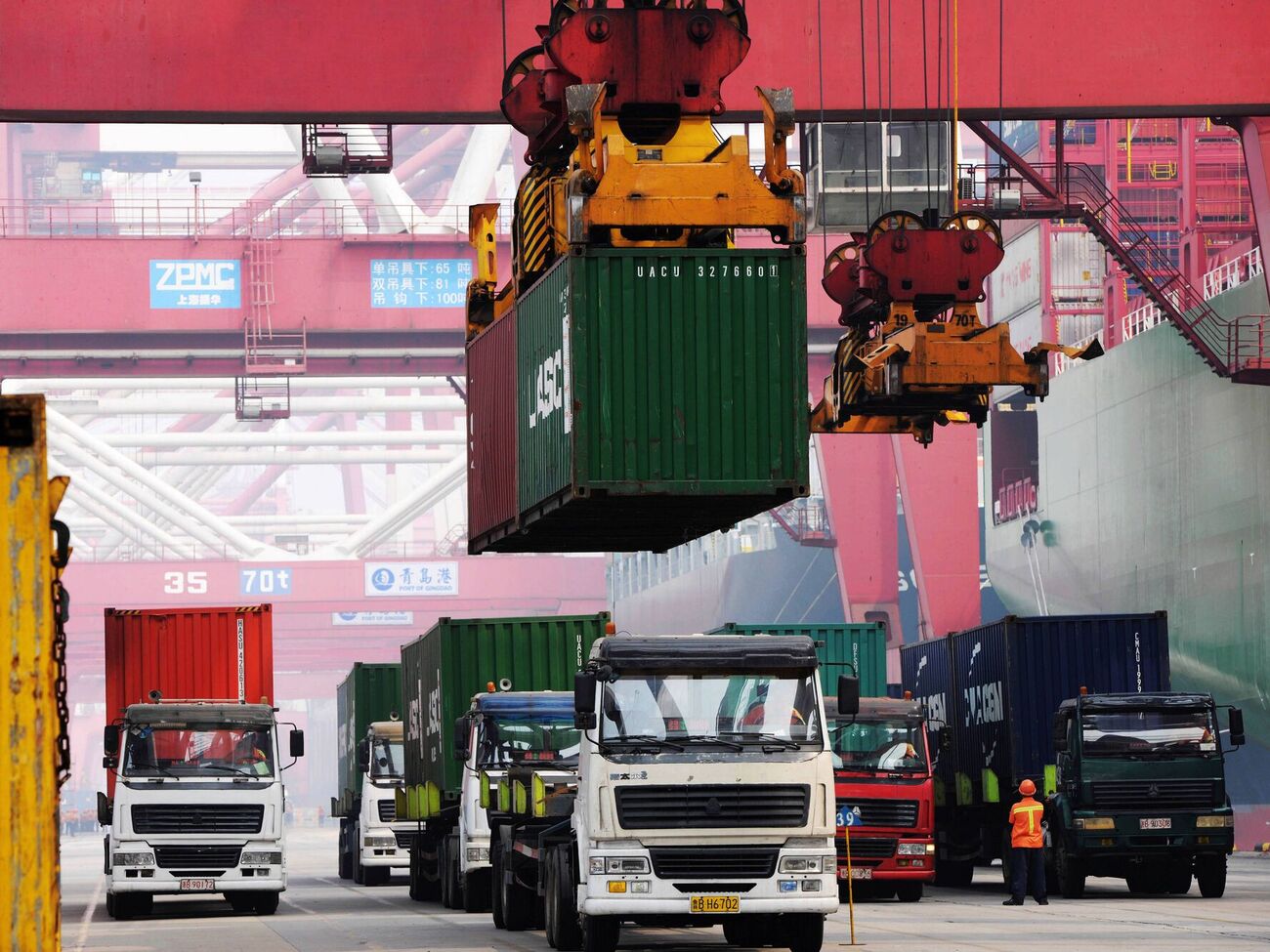 Фон дер Ляйен после трехсторонней встречи с Си Цзиньпином и Макроном сообщила, что электромобили и сталь из Китая "затопили" рынок ЕС