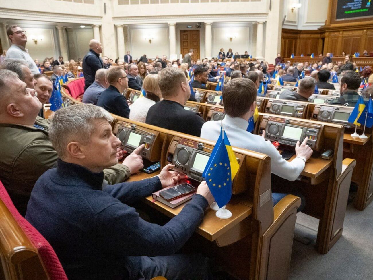 339 депутатів підтримали продовження воєнного стану в Україні