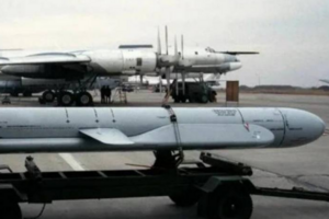 Россия, вероятно, уменьшила дальность полета модифицированной Х-101 вдвое, зато увеличила массу взрывчатого вещества, отмечают в британской разведке