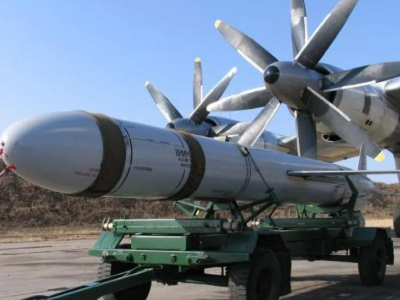 В Defense Express пришли к выводу, что Россия сейчас старается развернуть производство обновленных Х-101 с двумя боеголовками