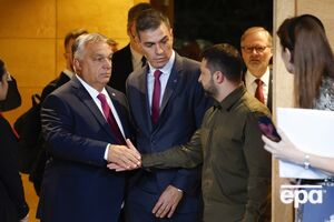 Зеленський (праворуч) наголосив під час розмови з Орбаном на зацікавленості України у добросусідських відносинах з Угорщиною