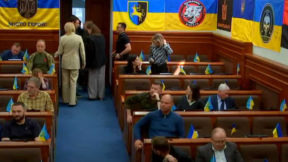 "Вони виступили, сказали, що не будуть брати у цьому участь, зробили демарш і вийшли із зали. Це було дуже дивно", – повідомив Білоцерковець