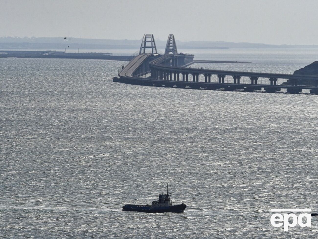 Увесь Кримський міст може впасти, якщо по ньому завдадуть ядерного удару середньої потужності, зазначив Рустамзаде