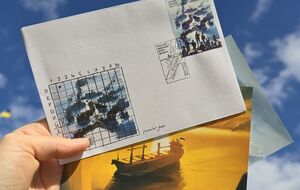 На марці зобразили знищені російські кораблі й "поки що неушкоджений"