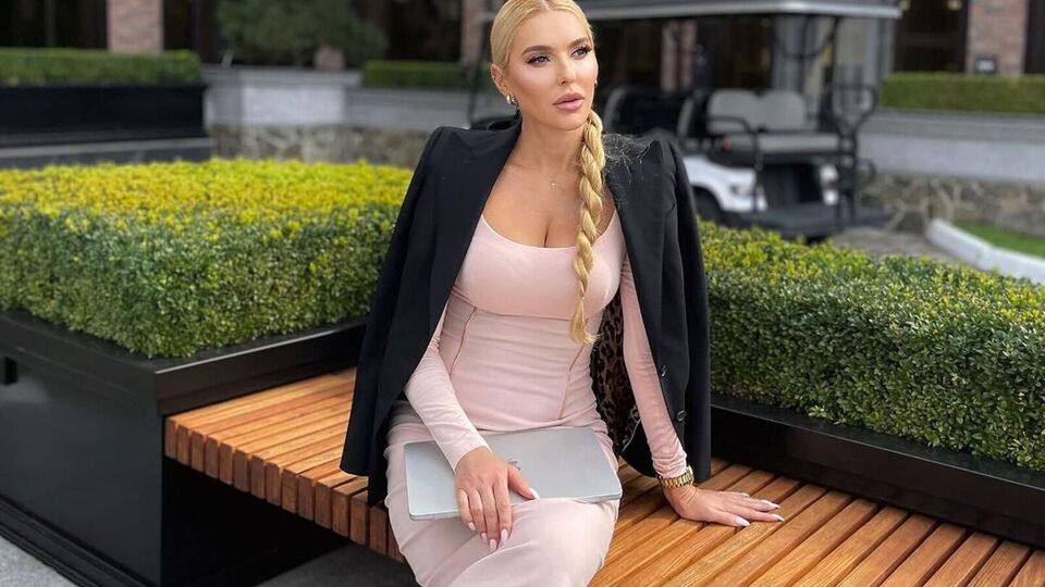 Анна Буткевич не замужем. Она воспитывает 14-летнюю дочь