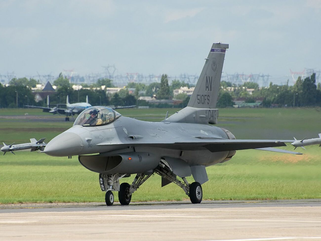 F-16 можна сховати у ЗБУ, вважає Рустамзаде
