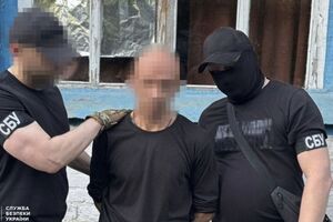 Затриманий перебуває під вартою, йому загрожує до восьми років ув'язнення