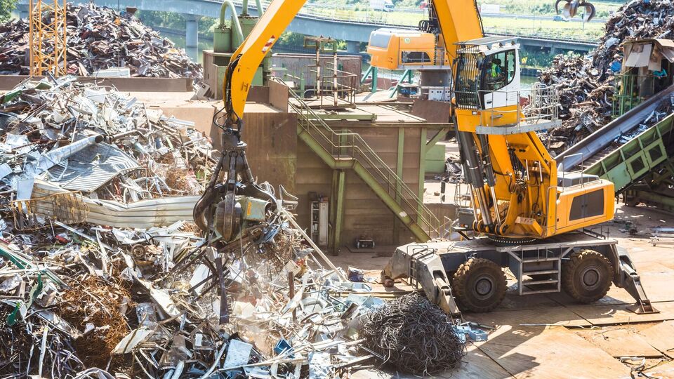 В течение 2023 года "Укрзалізниця" провела более 100 электронных аукционов по продаже металлолома