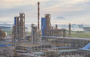 Беспилотник попал в установку на территории нефтехимического комплекса