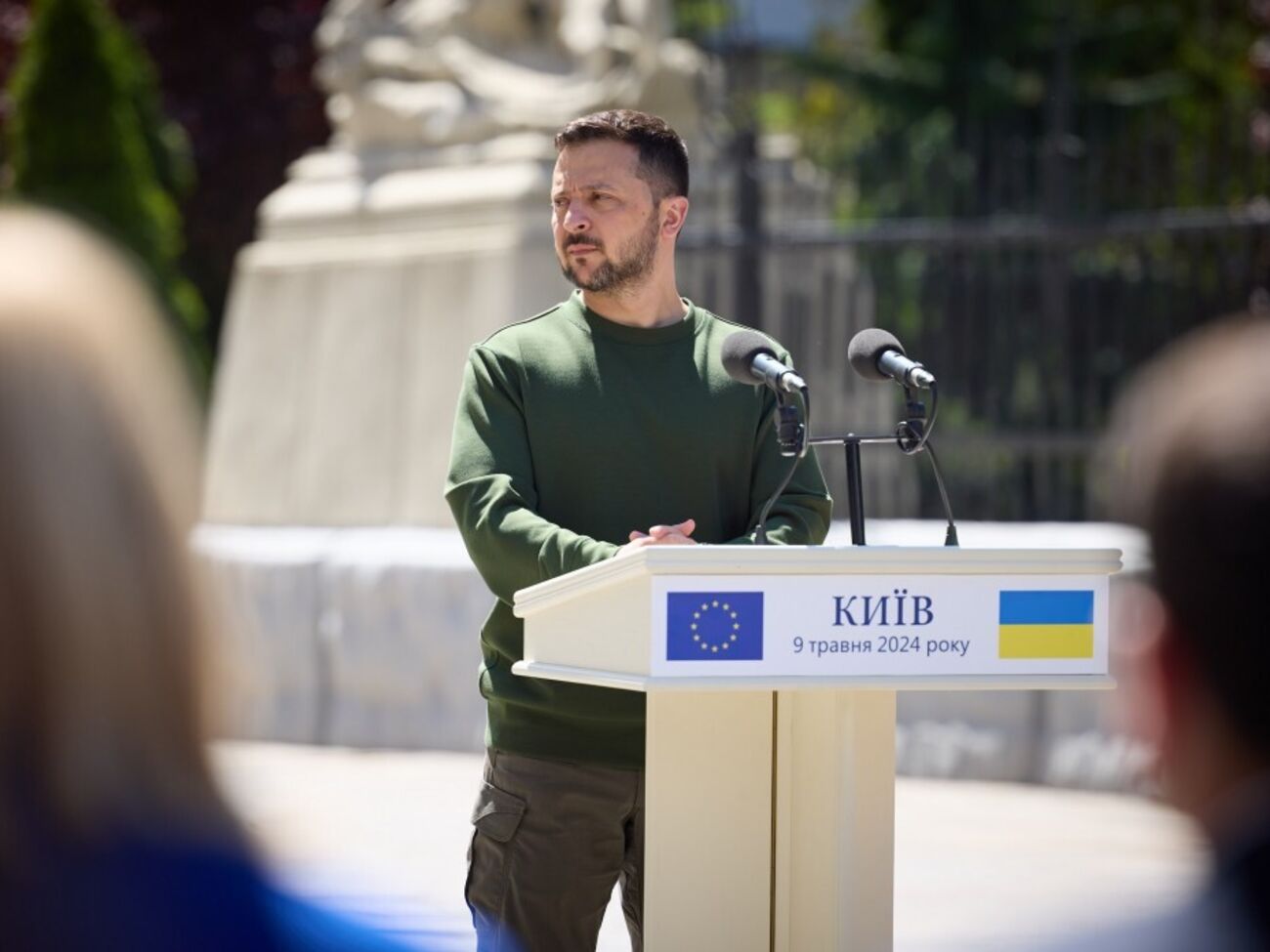 Путина нужно остановить, потому что он "пойдет дальше", отметил Зеленский (на фото)