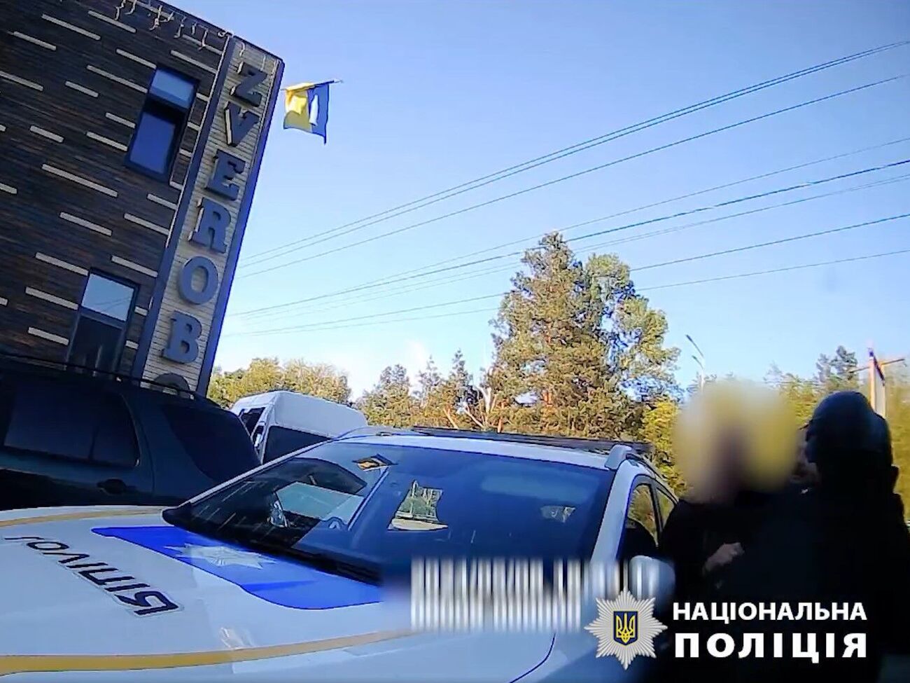 Затриманий перебуває в ізоляторі тимчасового тримання, йому загрожує до п'яти років позбавлення волі, зазначили в Нацполіції