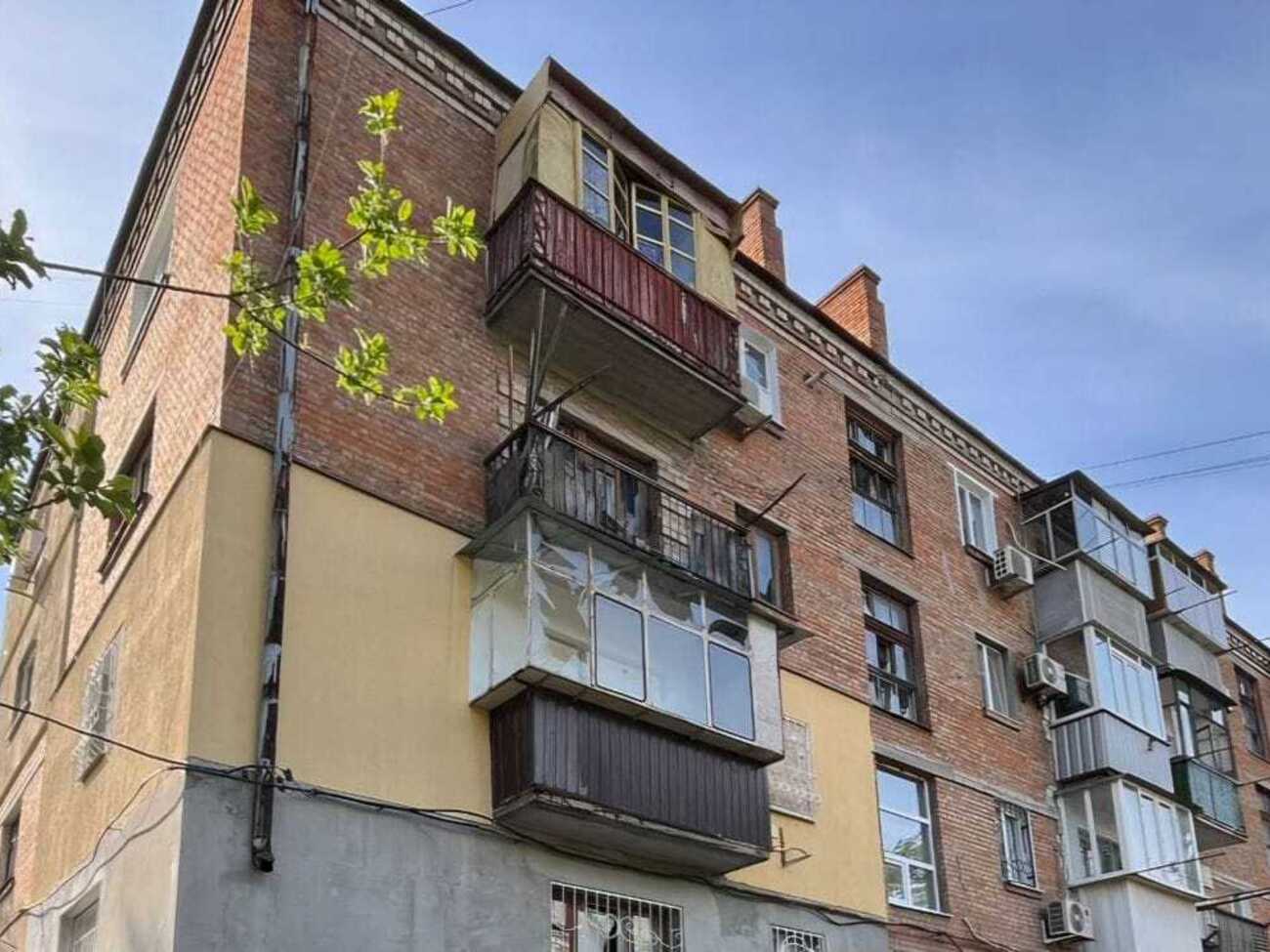 Унаслідок російських обстрілів 9 травня в Нікополі пошкоджено вісім багатоповерхівок, зазначили в ОВА