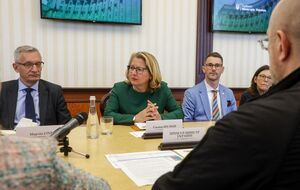 Шульце в Киеве провела встречу со Шмыгалем