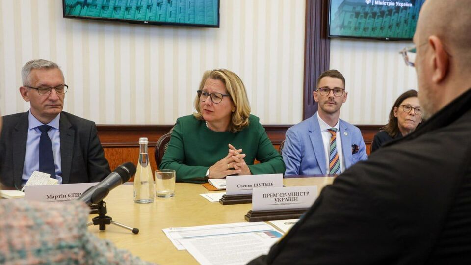 Шульце в Киеве провела встречу со Шмыгалем