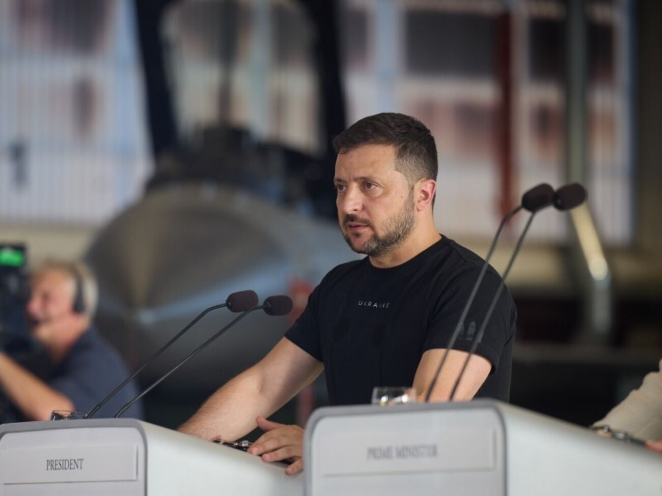 Зеленский подчеркнул, что Россия наносит удары, пользуясь низкими темпами поставок ПВО и авиации Украине