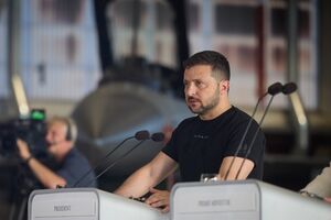 Зеленский подчеркнул, что Россия наносит удары, пользуясь низкими темпами поставок ПВО и авиации Украине