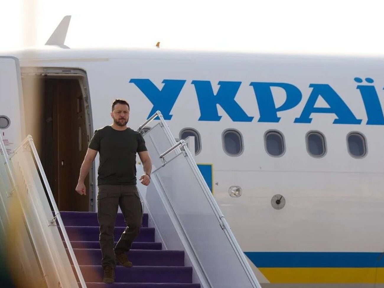 Украиский президент прилетел в Сингапур