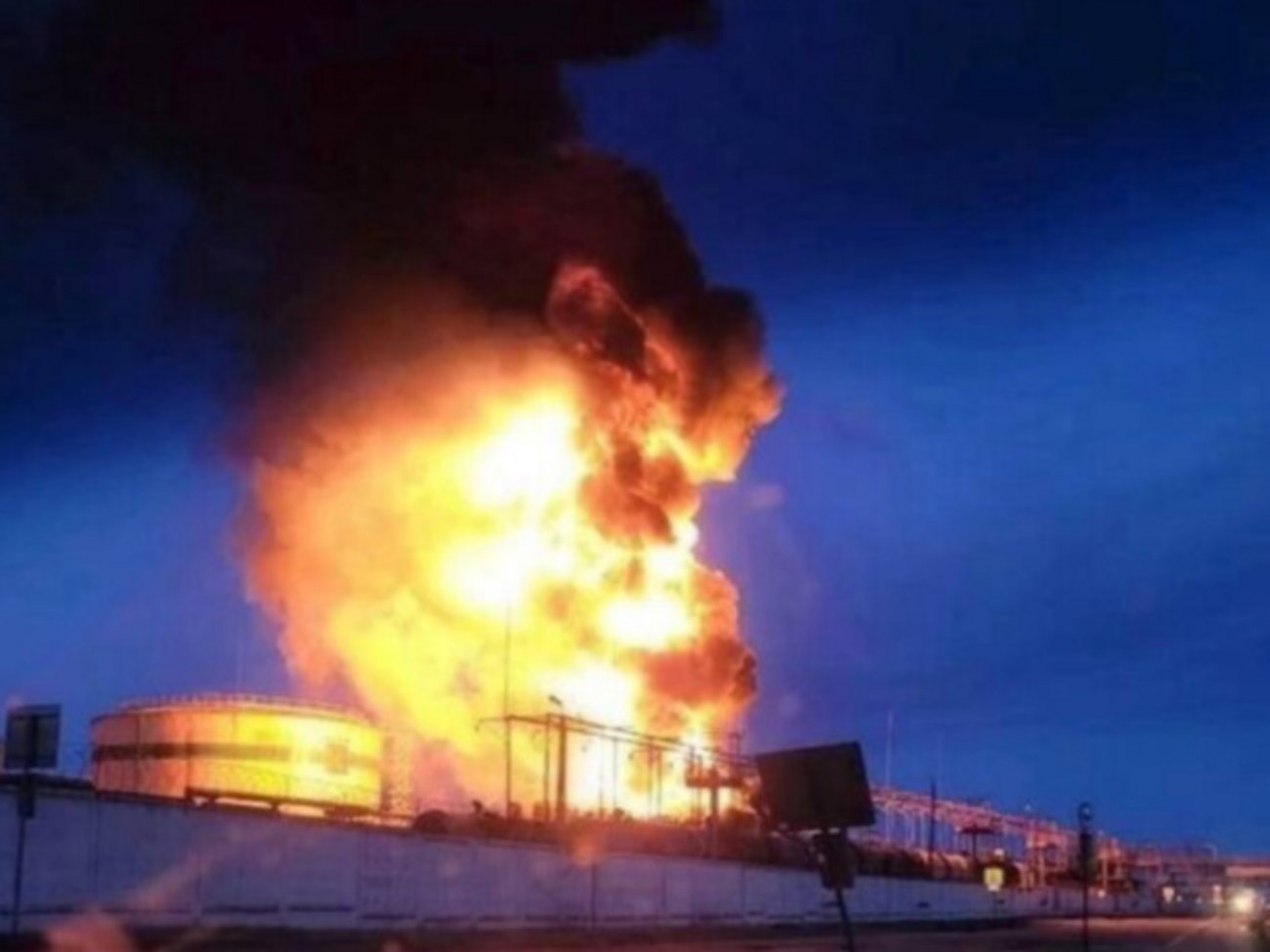 В российском порту Кавказ после ударов ракетами "Нептун" поврежден нефтяной терминал, отмечают "Схемы"