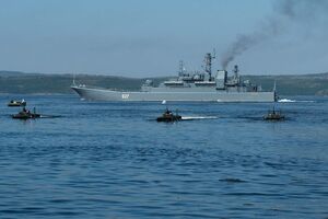 В Азовском море мог быть уничтожен российский БДК, переброшенный сюда на учения из Новороссийска