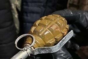 Боеприпас отскочил от стены и разорвался в траве