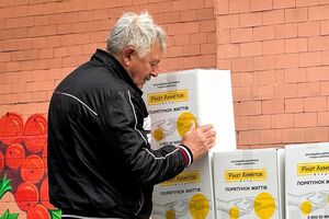 Передусім продуктові набори отримували жителі прифронтових міст Донецької і Запорізької областей