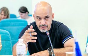 Источник ЭП в Кабмине заявил, что командировку Найема не согласовали из-за отчета о строительстве защитных сооружений