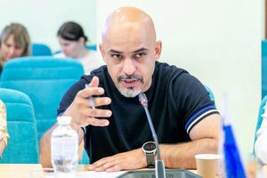 Источник ЭП в Кабмине заявил, что командировку Найема не согласовали из-за отчета о строительстве защитных сооружений